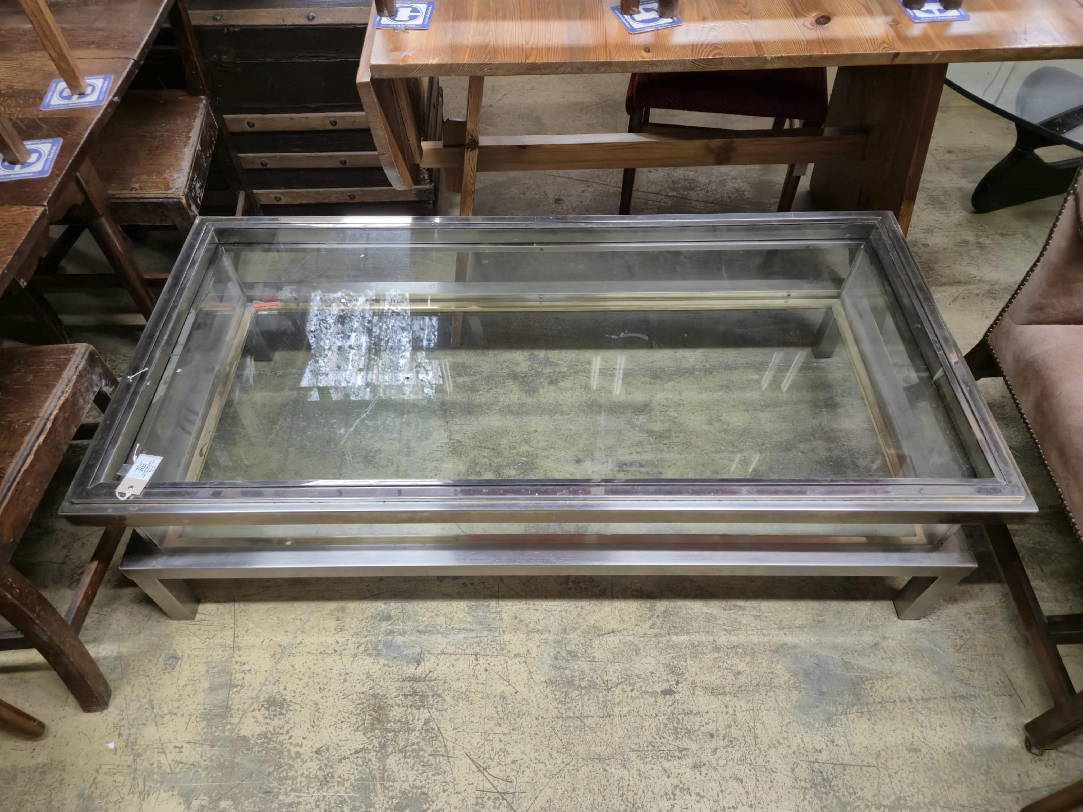 A Romeo Rega rectangular display coffee table, width 138cm, depth 68cm, height 42cm